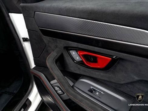 Used 2023 Lamborghini Urus Performante AWD/4WD image 48