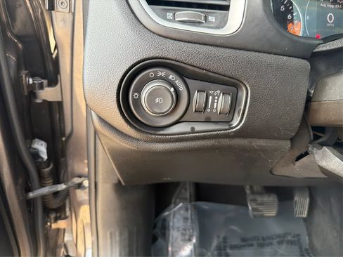 Used 2018 Jeep Renegade Latitude FWD image 18