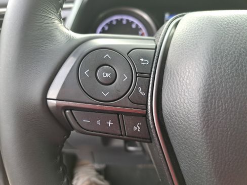 Used 2022 Toyota Camry SE FWD image 16