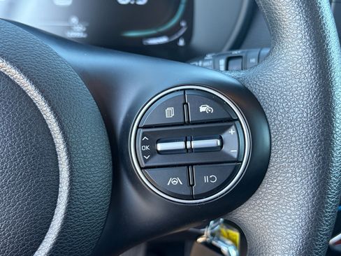 Certified 2025 Kia Soul LX image 21