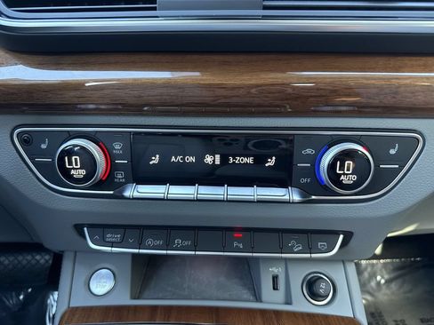 Used 2022 Audi Q5 2.0T Premium Plus w/ Premium Plus Package AWD/4WD image 17