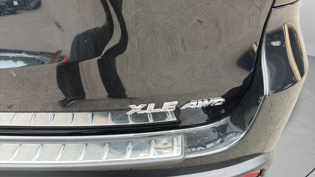 Used 2018 Toyota Highlander XLE AWD/4WD image 34