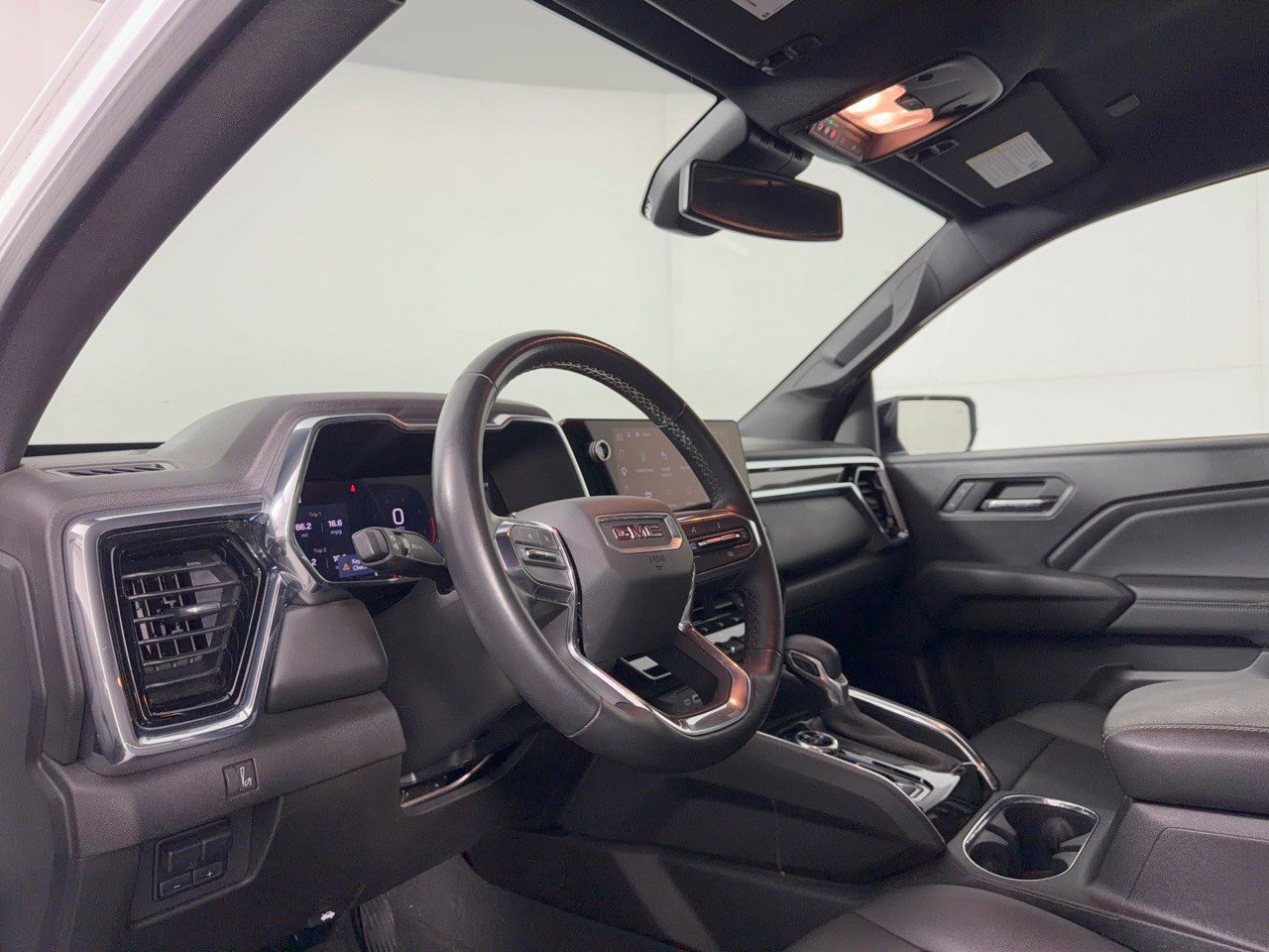 Used 2024 GMC Canyon Elevation w/ Elevation Premium Package AWD/4WD image 4