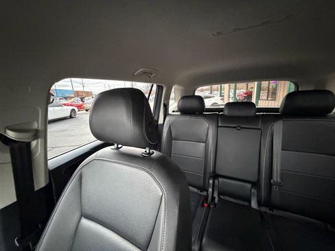Used 2021 Volkswagen Tiguan SE image 24