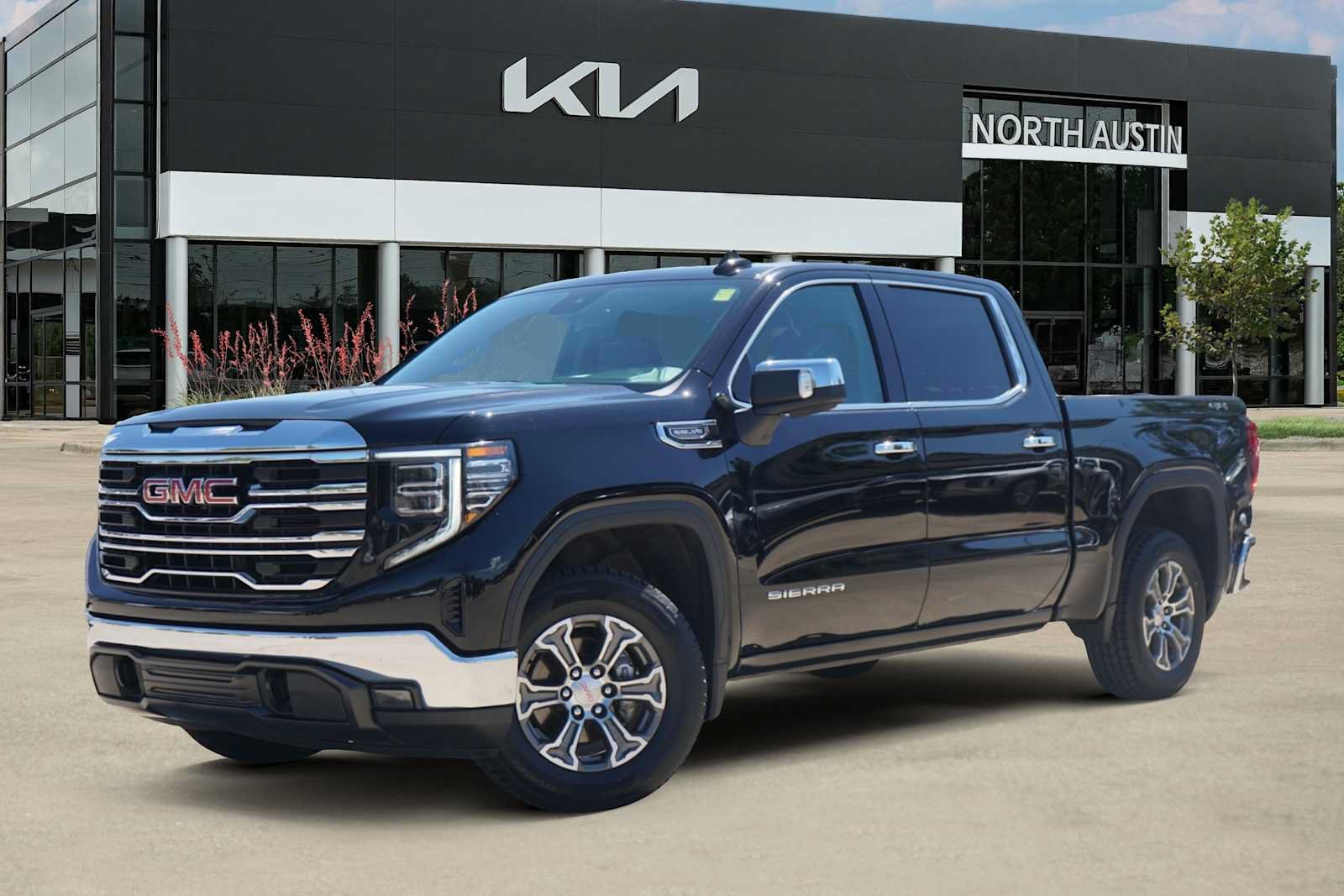 Used 2025 GMC Sierra 1500 SLT AWD/4WD image 1