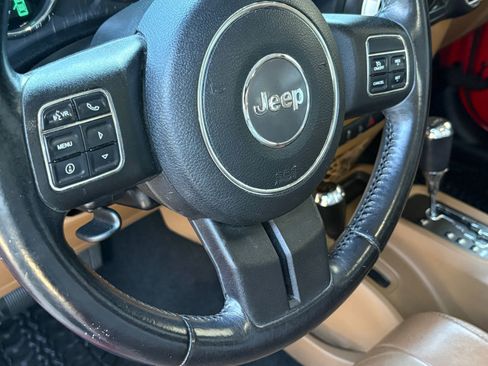 Used 2012 Jeep Wrangler Unlimited Sahara w/ Connectivity Group AWD/4WD image 12