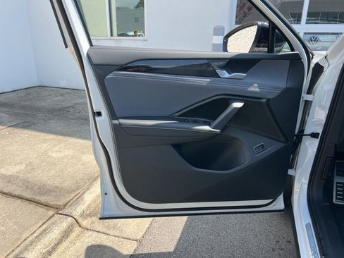 New 2026 Volkswagen Tiguan SE R-Line image 23