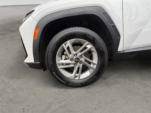 Certified 2025 Hyundai Tucson SE image 11
