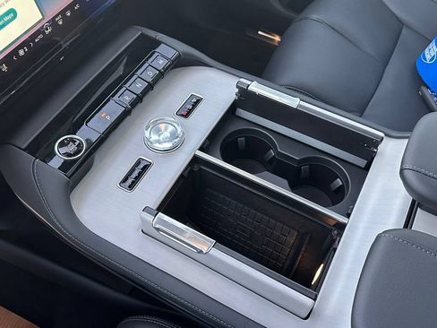 New 2025 Lincoln Navigator Reserve AWD/4WD image 42