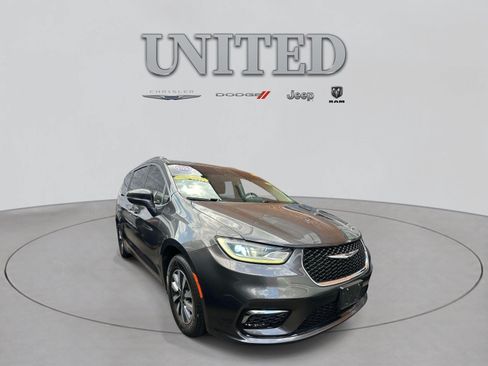 Certified 2021 Chrysler Pacifica Touring-L FWD image 1