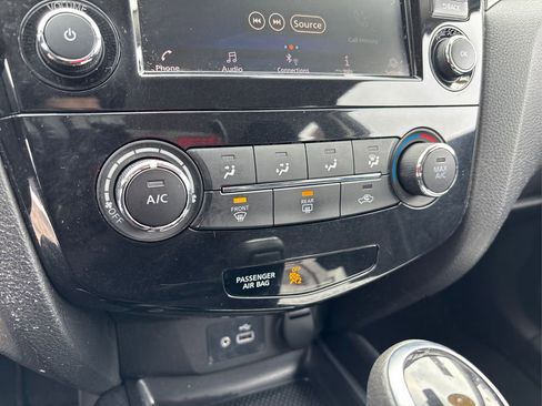 Used 2021 Nissan Rogue Sport S image 28