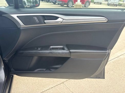 Used 2020 Ford Fusion SE FWD image 20