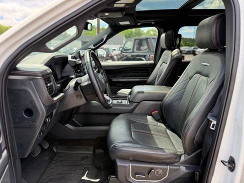 Used 2023 Ford Expedition Platinum AWD/4WD image 9