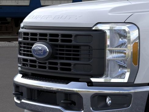 Certified 2026 Ford F250 XL w/ XL Chrome Package RWD image 17