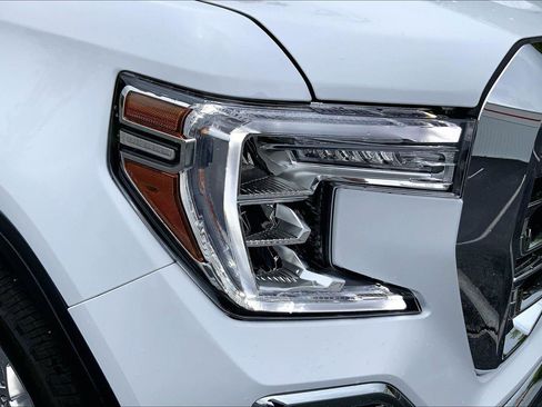 Used 2022 GMC Sierra 1500 SLT w/ SLT Premium Plus Package AWD/4WD image 27