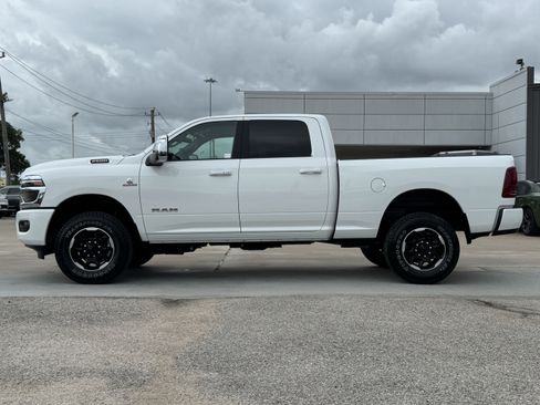 Used 2026 RAM 2500 Laramie AWD/4WD image 7