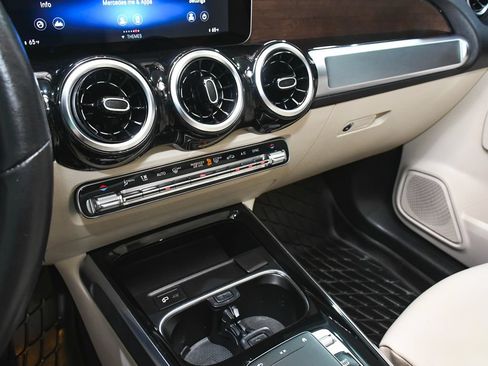 Used 2020 Mercedes-Benz GLB 250 4MATIC image 42