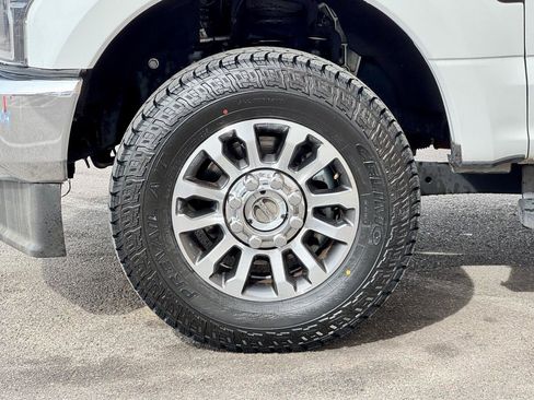 Used 2020 Ford F250 Lariat w/ Lariat Value Package AWD/4WD image 7