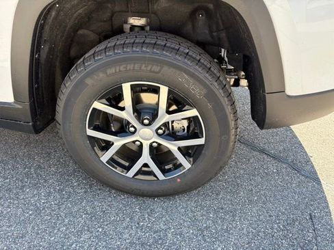 New 2025 Jeep Grand Cherokee Limited w/ Trailer Tow Package image 12