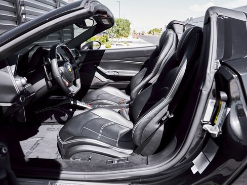 Used 2018 Ferrari 488 Spider image 34