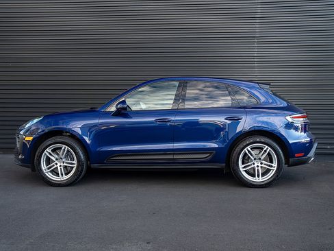 Certified 2025 Porsche Macan AWD/4WD image 2