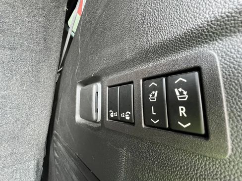 Used 2023 Chevrolet Tahoe Premier w/ Advanced Technology Package AWD/4WD image 30