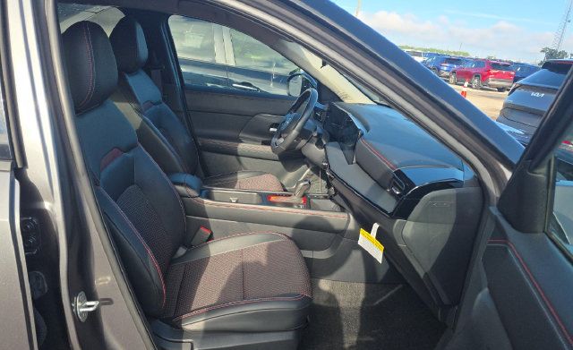 Used 2025 Nissan Kicks SR FWD image 6
