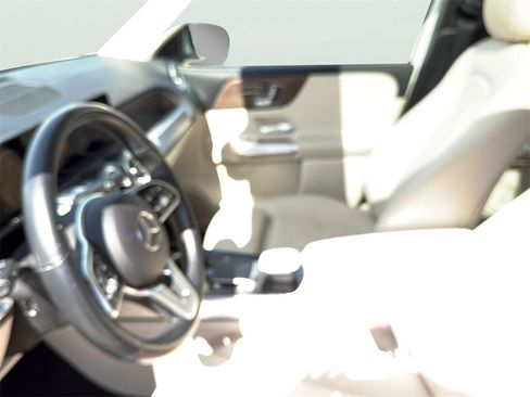 Certified 2023 Mercedes-Benz GLB 250 4MATIC image 19