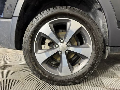 Used 2019 Jeep Cherokee Limited image 47