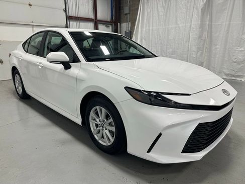 Used 2025 Toyota Camry LE image 1