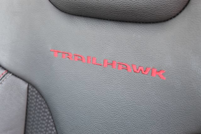 Used 2025 Jeep Compass Trailhawk AWD/4WD image 18
