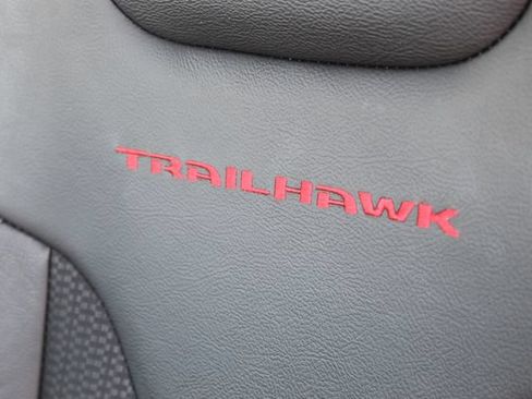 Used 2025 Jeep Compass Trailhawk AWD/4WD image 18