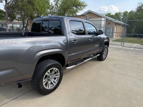 Used 2016 Toyota Tacoma SR5 w/ Towing Package image 14