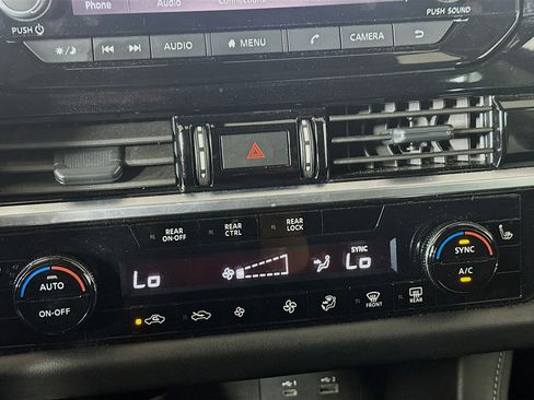 Used 2024 Nissan Pathfinder SV image 23