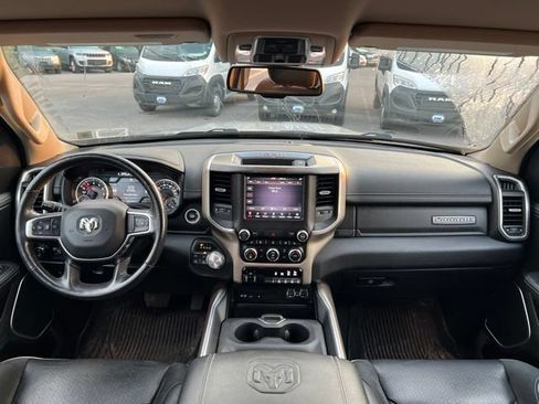 Used 2019 RAM 1500 Laramie AWD/4WD image 10