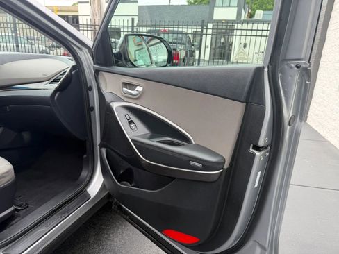 Used 2018 Hyundai Santa Fe SE FWD image 19