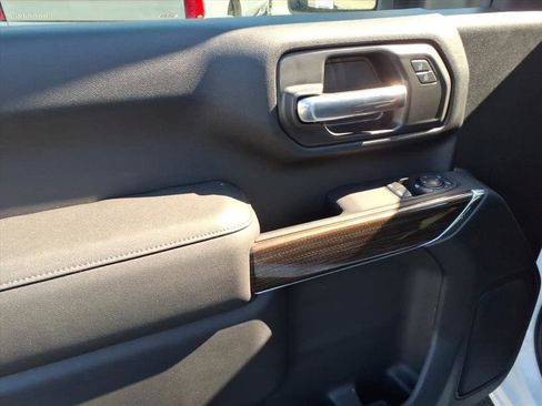 Used 2025 Chevrolet Silverado 2500 LT w/ Convenience Package image 12