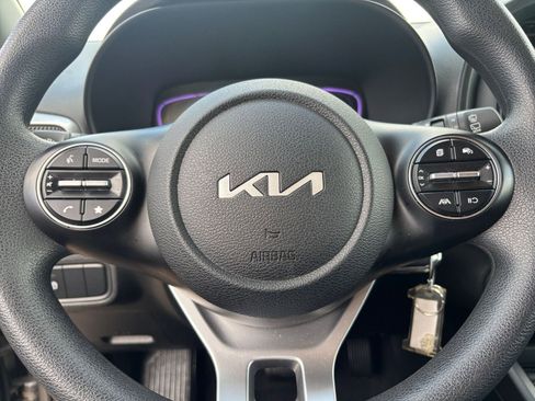 Used 2025 Kia Soul LX w/ LX Technology Package FWD image 25