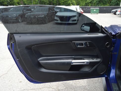 Used 2016 Ford Mustang Coupe RWD image 16