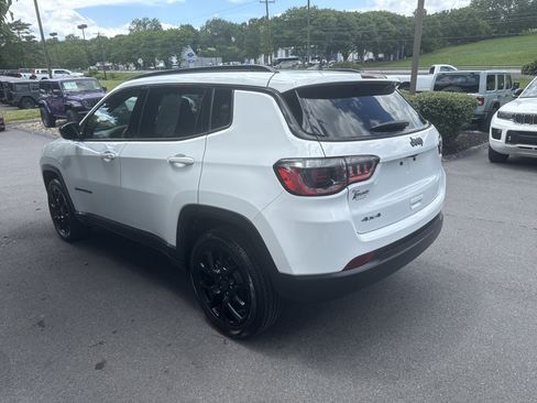 Certified 2025 Jeep Compass Latitude w/ Convenience Group AWD/4WD image 6
