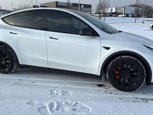Used 2021 Tesla Model Y Long Range image 3