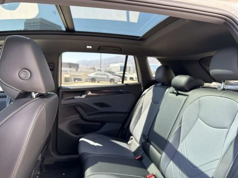 New 2026 Volkswagen Tiguan SE R-Line FWD image 13