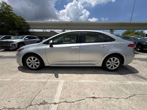 Used 2022 Toyota Corolla LE FWD image 6