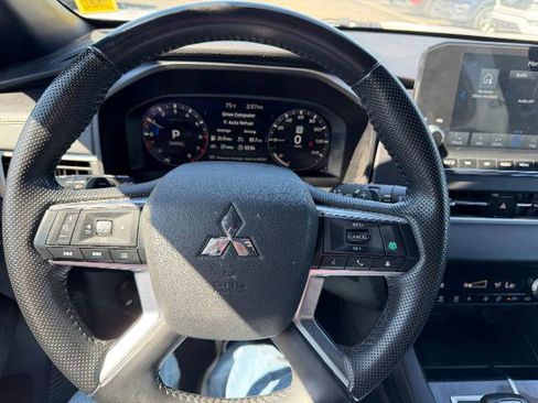 Used 2023 Mitsubishi Outlander SE AWD/4WD image 7