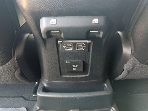 Used 2018 Jeep Wrangler Unlimited Sahara w/ Uconnect 4C Nav & Sound Group AWD/4WD image 18
