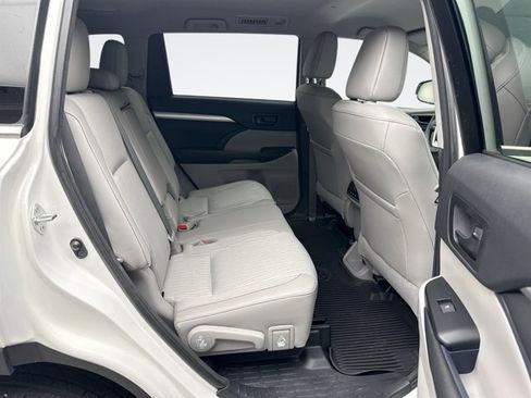 Used 2017 Toyota Highlander Plus AWD/4WD image 17