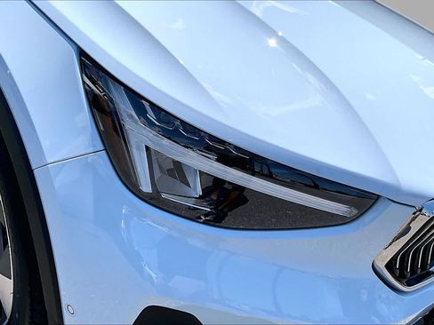 Used 2024 Volvo XC40 B5 Plus AWD/4WD image 25