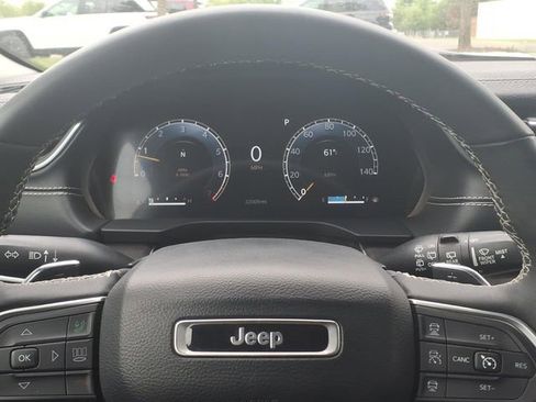Used 2023 Jeep Grand Cherokee L Limited AWD/4WD image 16