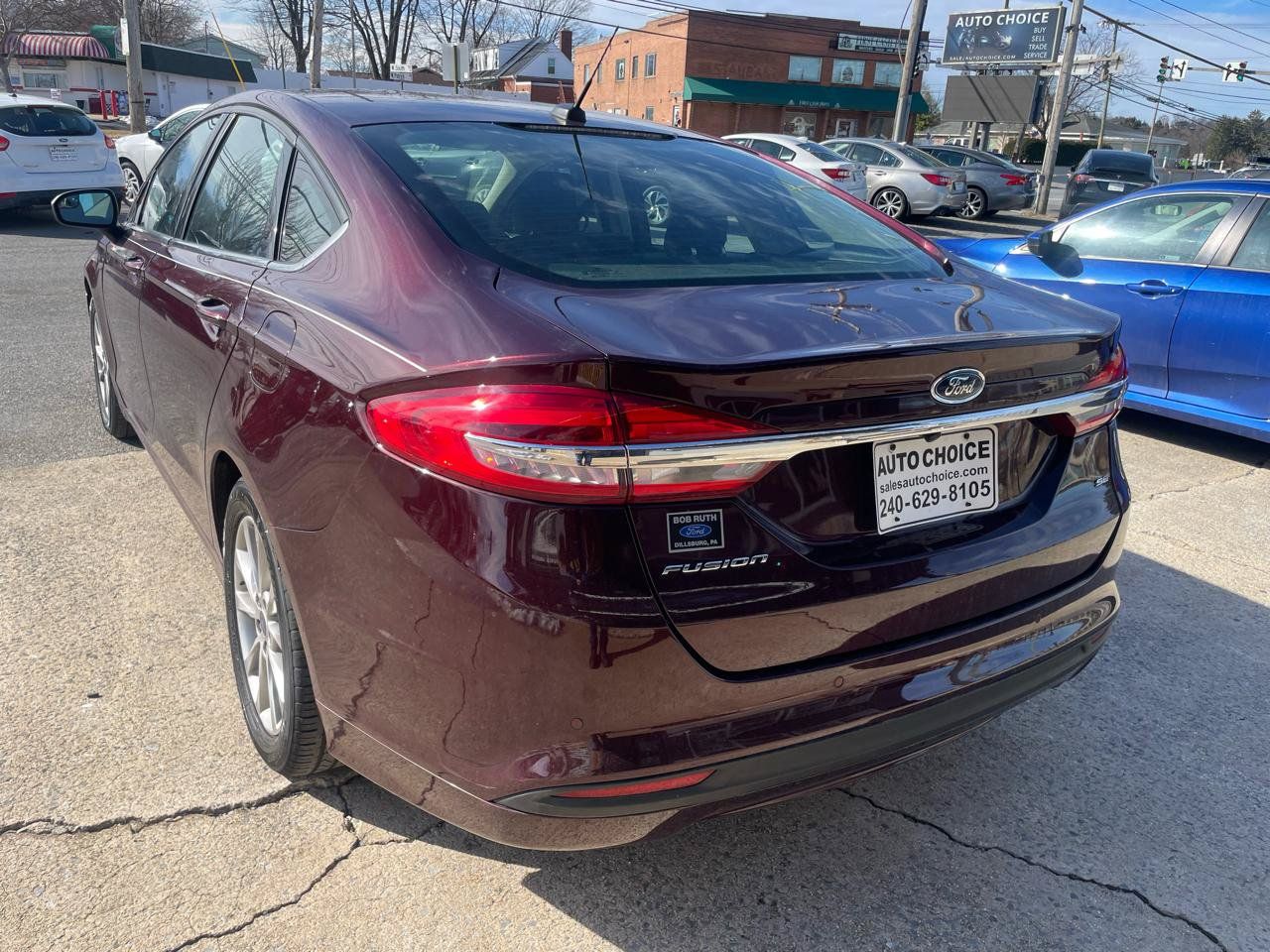Used 2017 Ford Fusion SE w/ Fusion SE Technology Package FWD image 12