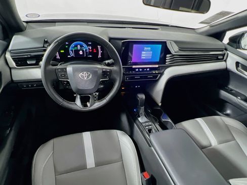 Used 2026 Toyota Camry SE FWD image 27